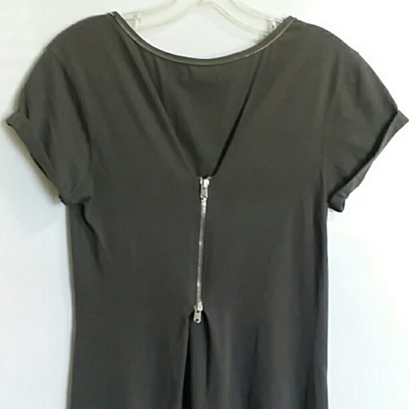 GAP Tops - Gap unique style tee, zip detail at back, size S